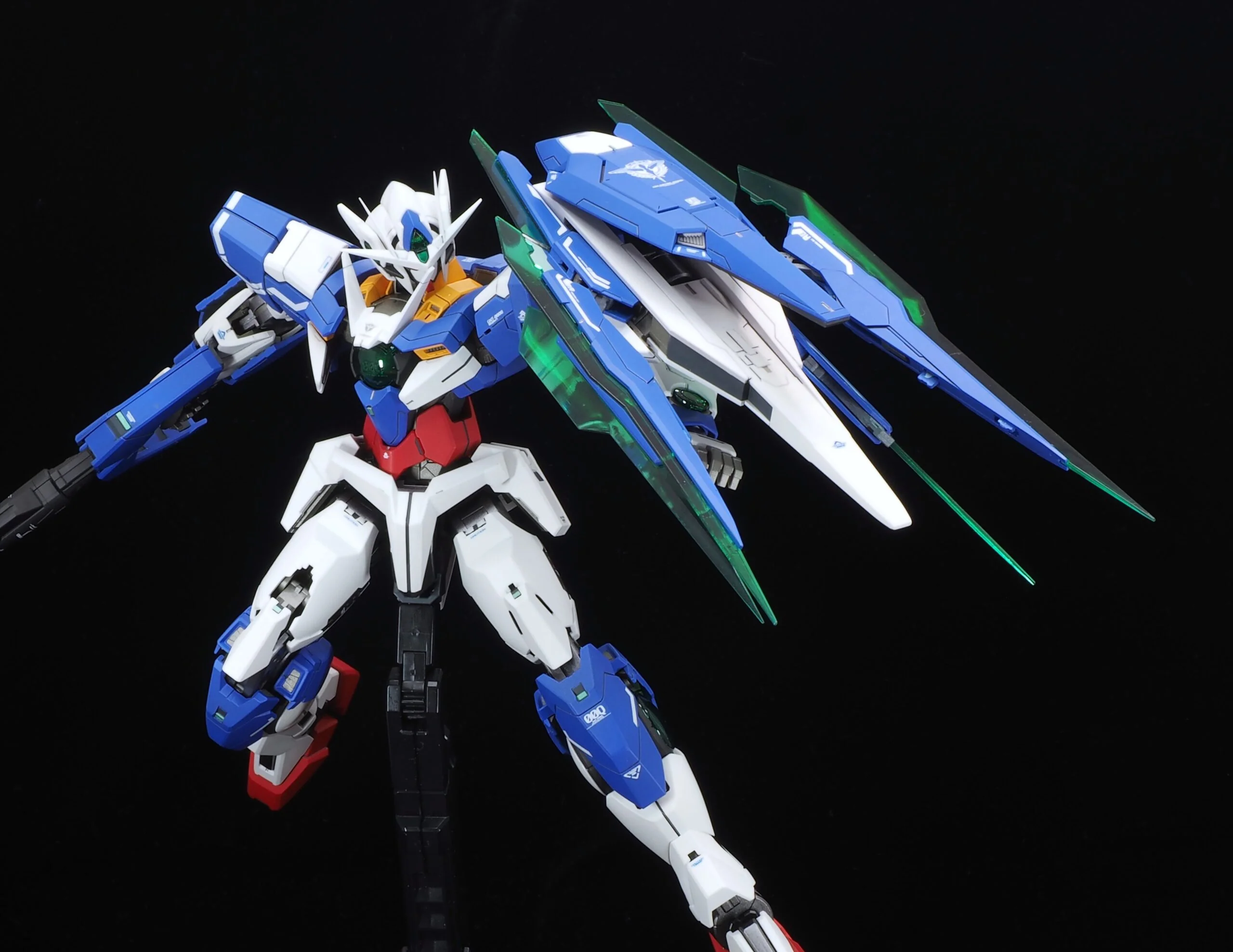 Bandai MG 1/100 Gundam 00 QAN[T] Model Kit - Image 6