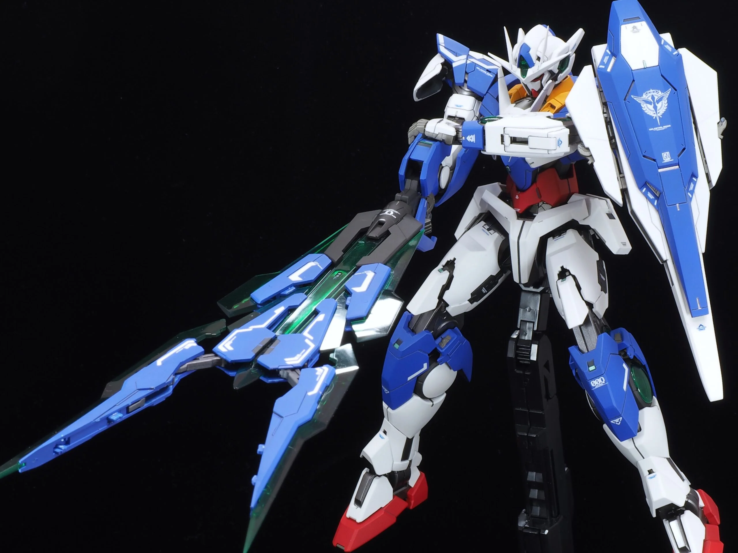 Bandai MG 1/100 Gundam 00 QAN[T] Model Kit - Image 7