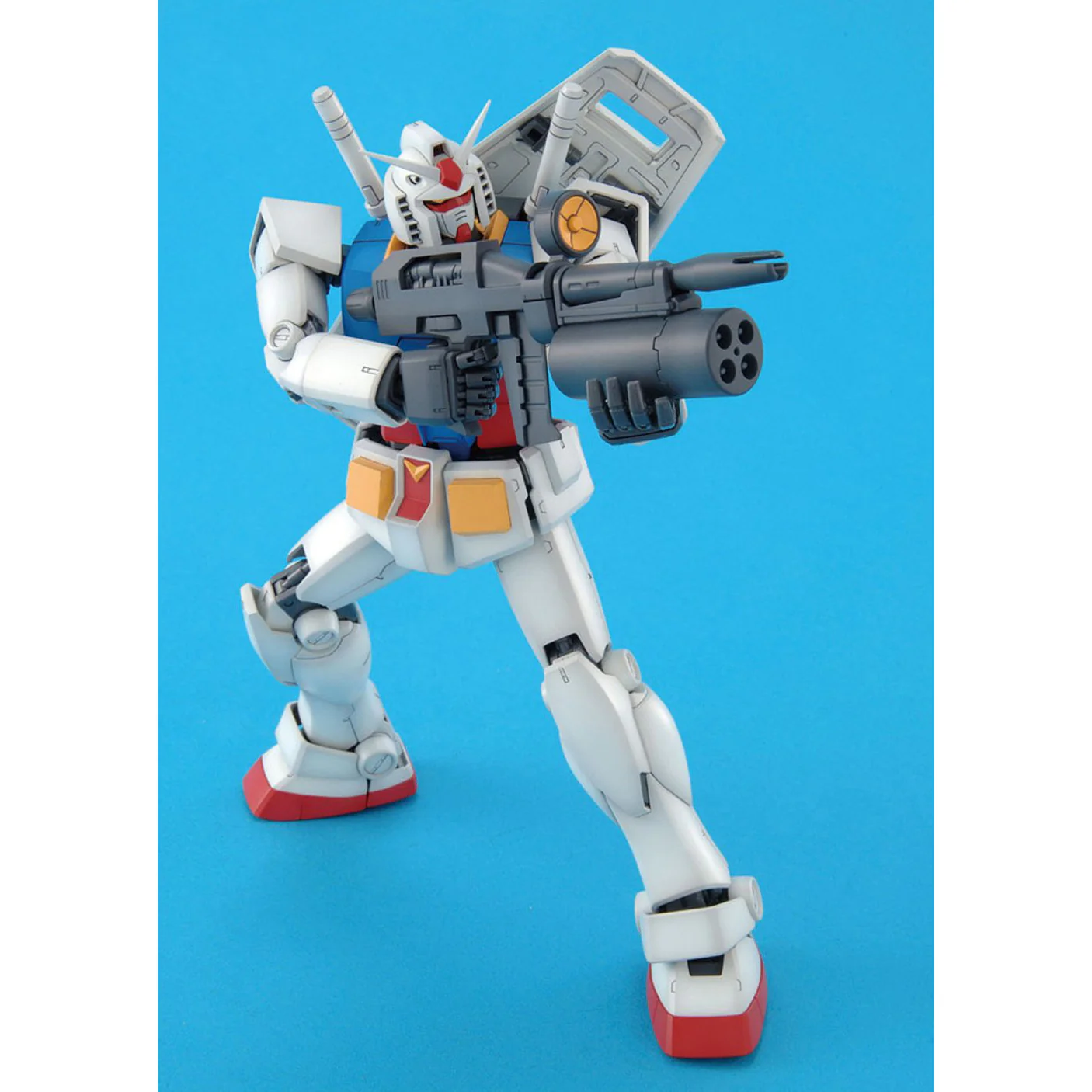 Bandai MG 1/100 Gundam RX-78-2 (Ver 2.0) Model Kit - Image 5