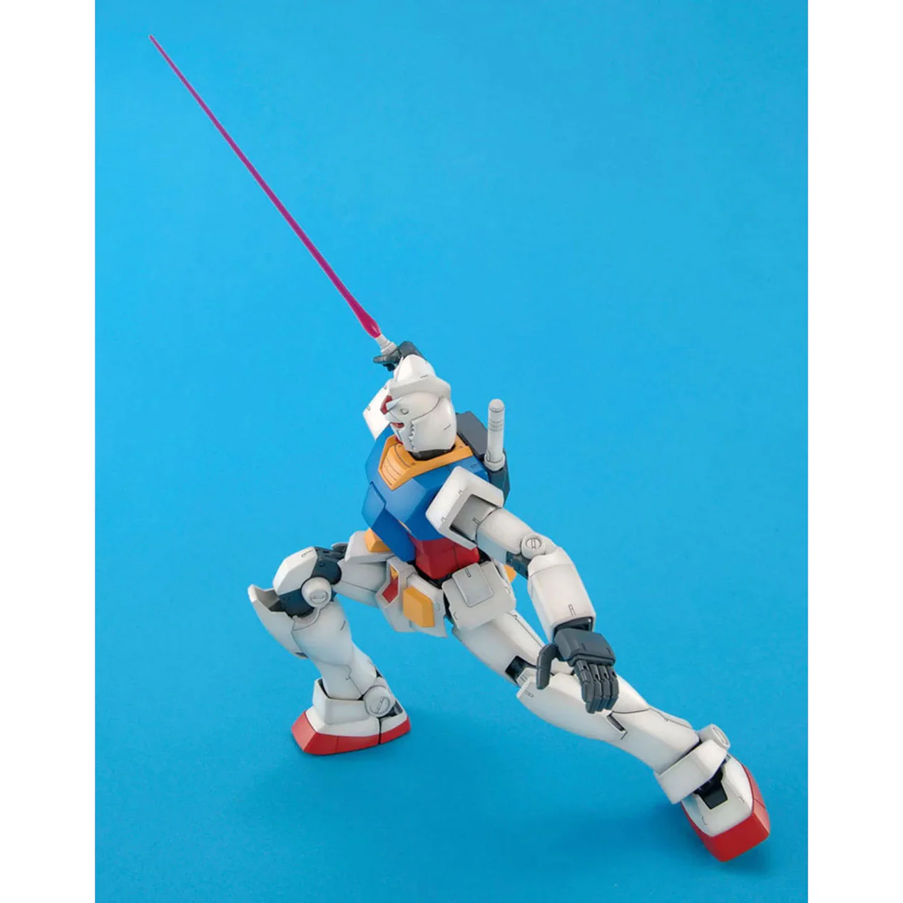 Bandai MG 1/100 Gundam RX-78-2 (Ver 2.0) Model Kit - Image 8