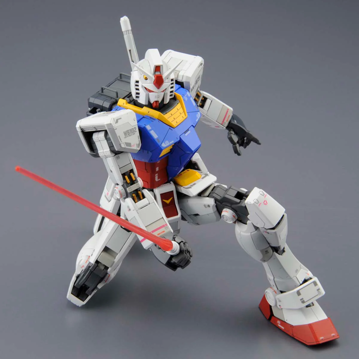 Bandai MG 1/100 Gundam RX-78-2 VER.3.0 Model Kit - Image 4