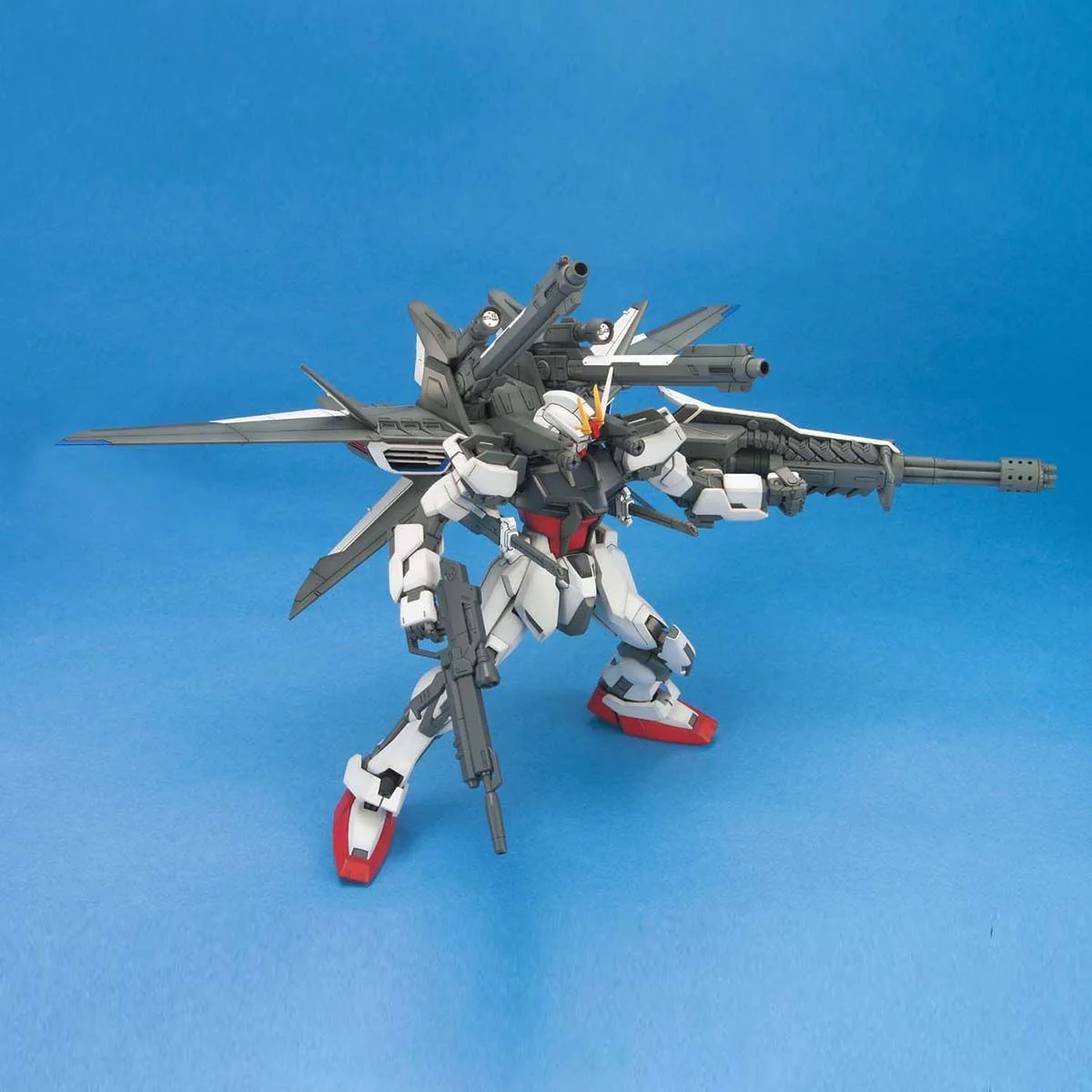 Bandai MG 1/100 Strike Gundam IWSP Model Kit - Image 7