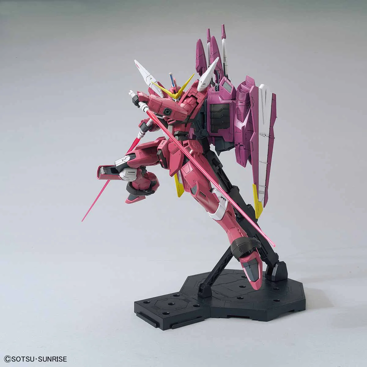 Bandai MG 1/100 ZGMF-X09A Justice Gundam Model Kit - Image 8