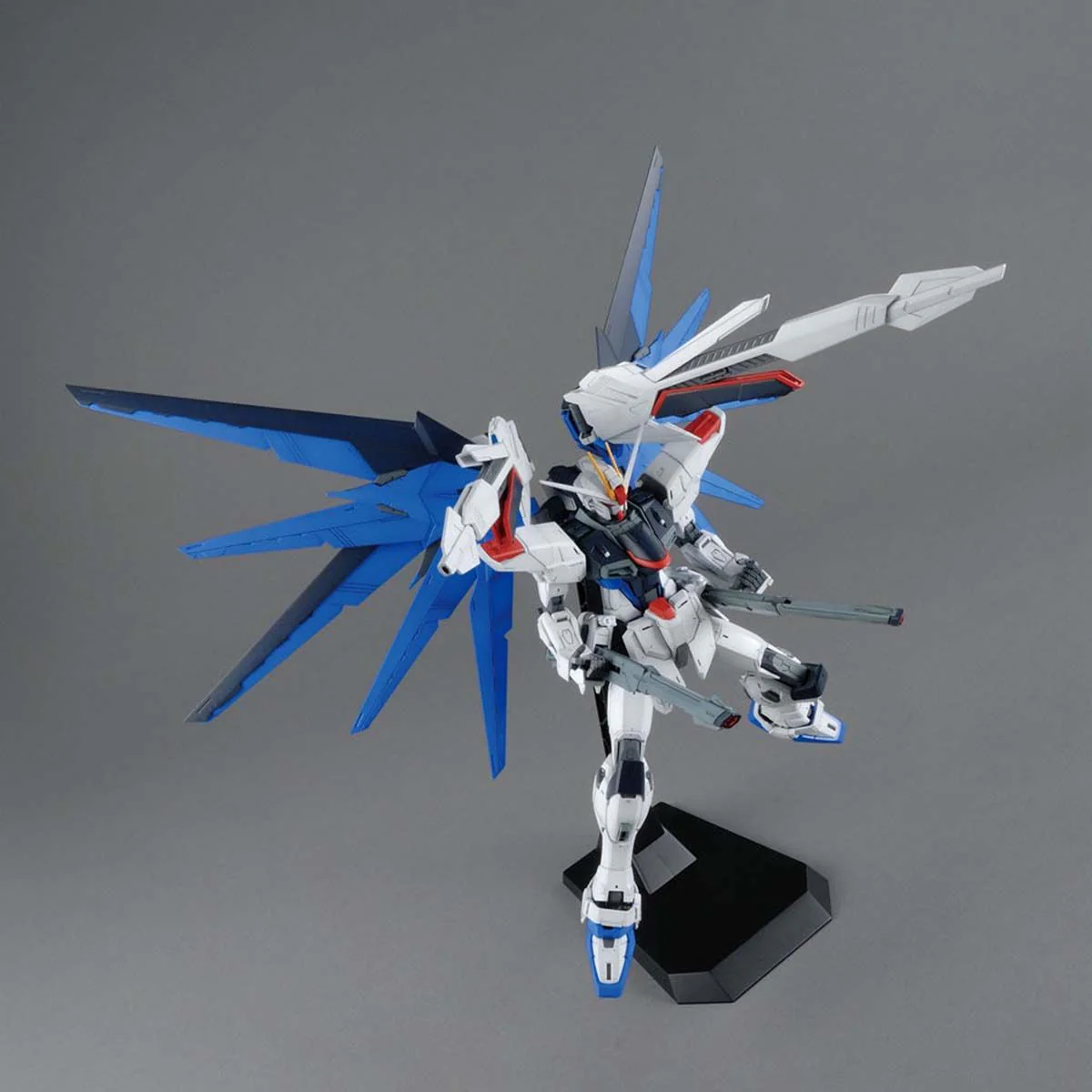 Bandai MG 1/100 ZGMF-X10A Freedom Gundam 2.0 Model Kit - Image 6