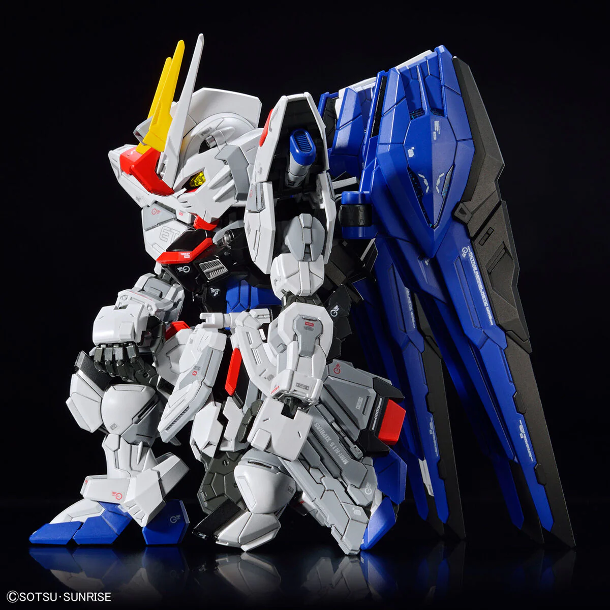 Bandai MGSD Master Grade SD Freedom Gundam Model Kit - Image 4