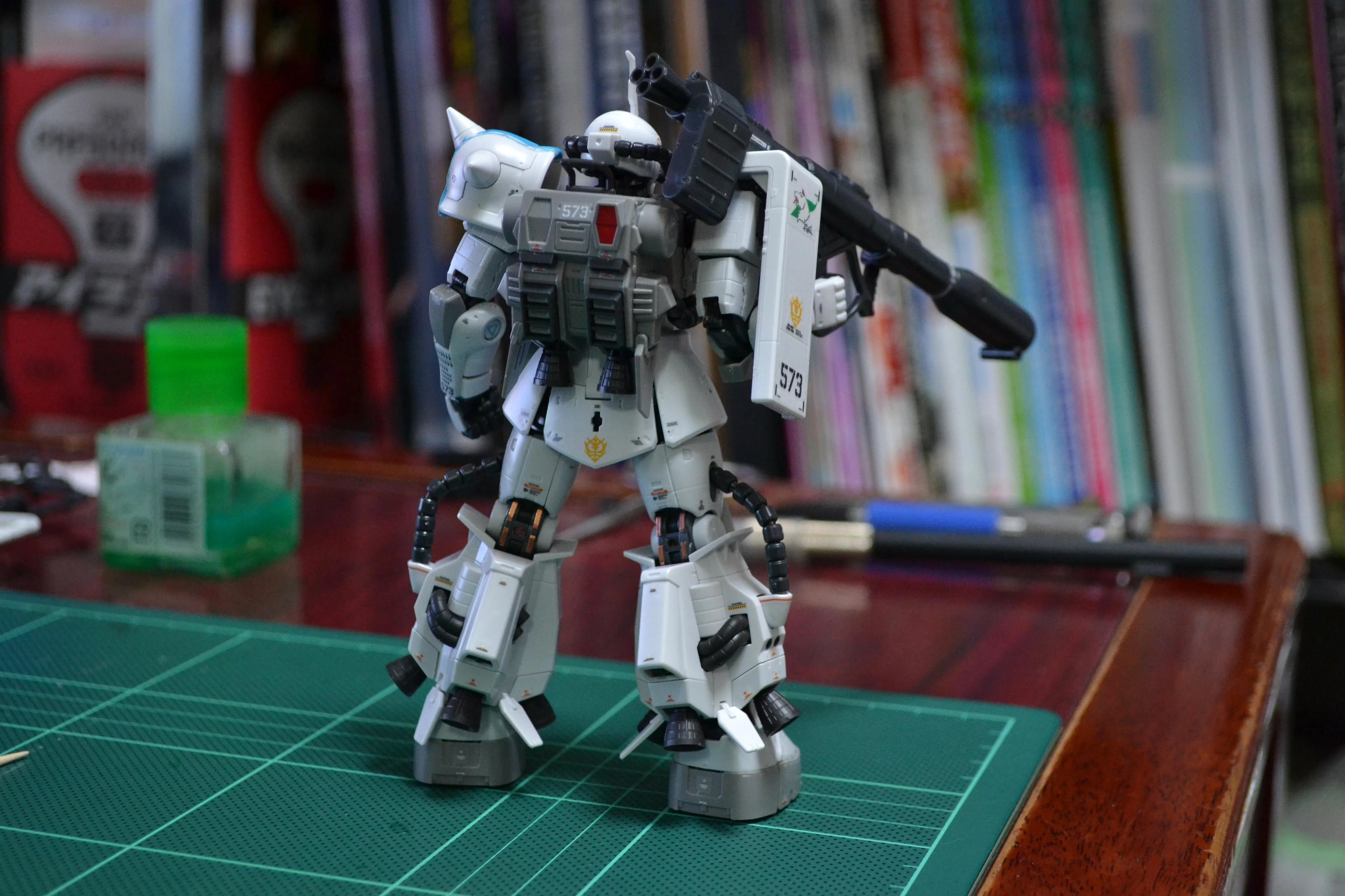 Bandai RG 1/144 MS-06R-1A Shin Matsunaga's Zaku Ⅱ Model Kit - Image 12