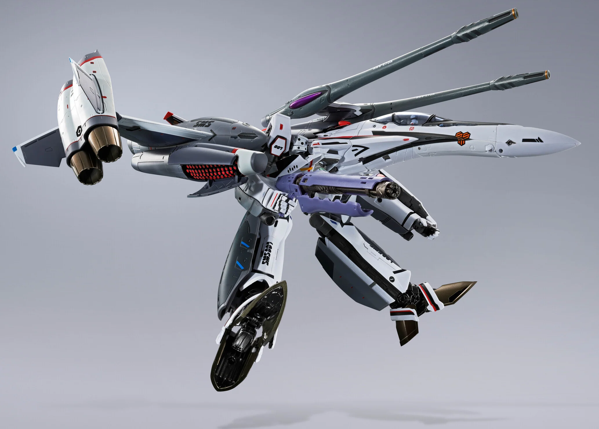 Bandai Tamashii Nation DX Chogokin  VF-25F Tornado Messiah Valkyrie Revival Action Figure - Image 10