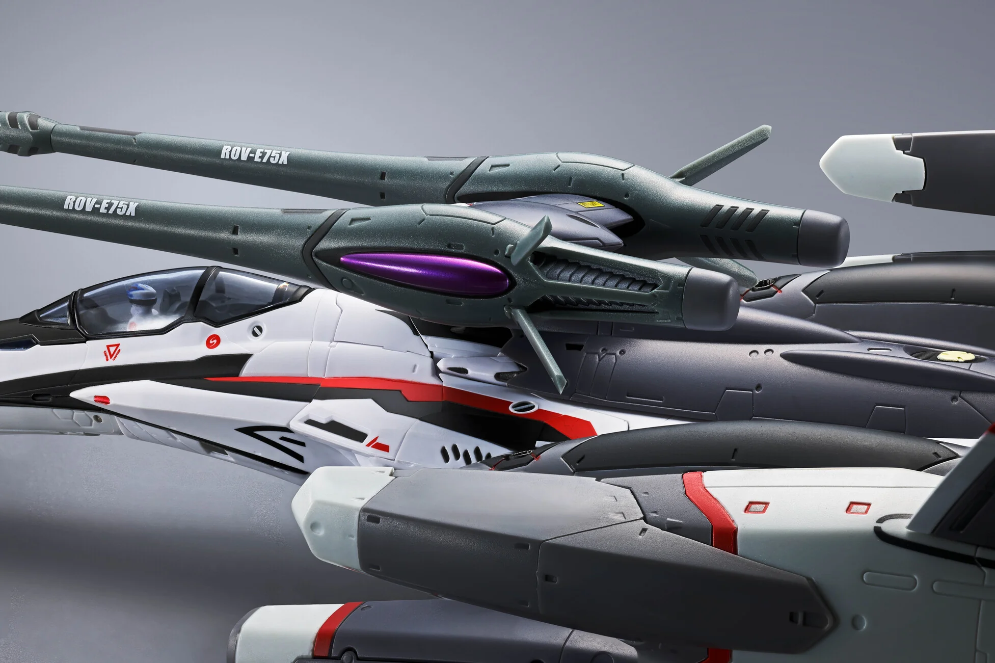 Bandai Tamashii Nation DX Chogokin  VF-25F Tornado Messiah Valkyrie Revival Action Figure - Image 13