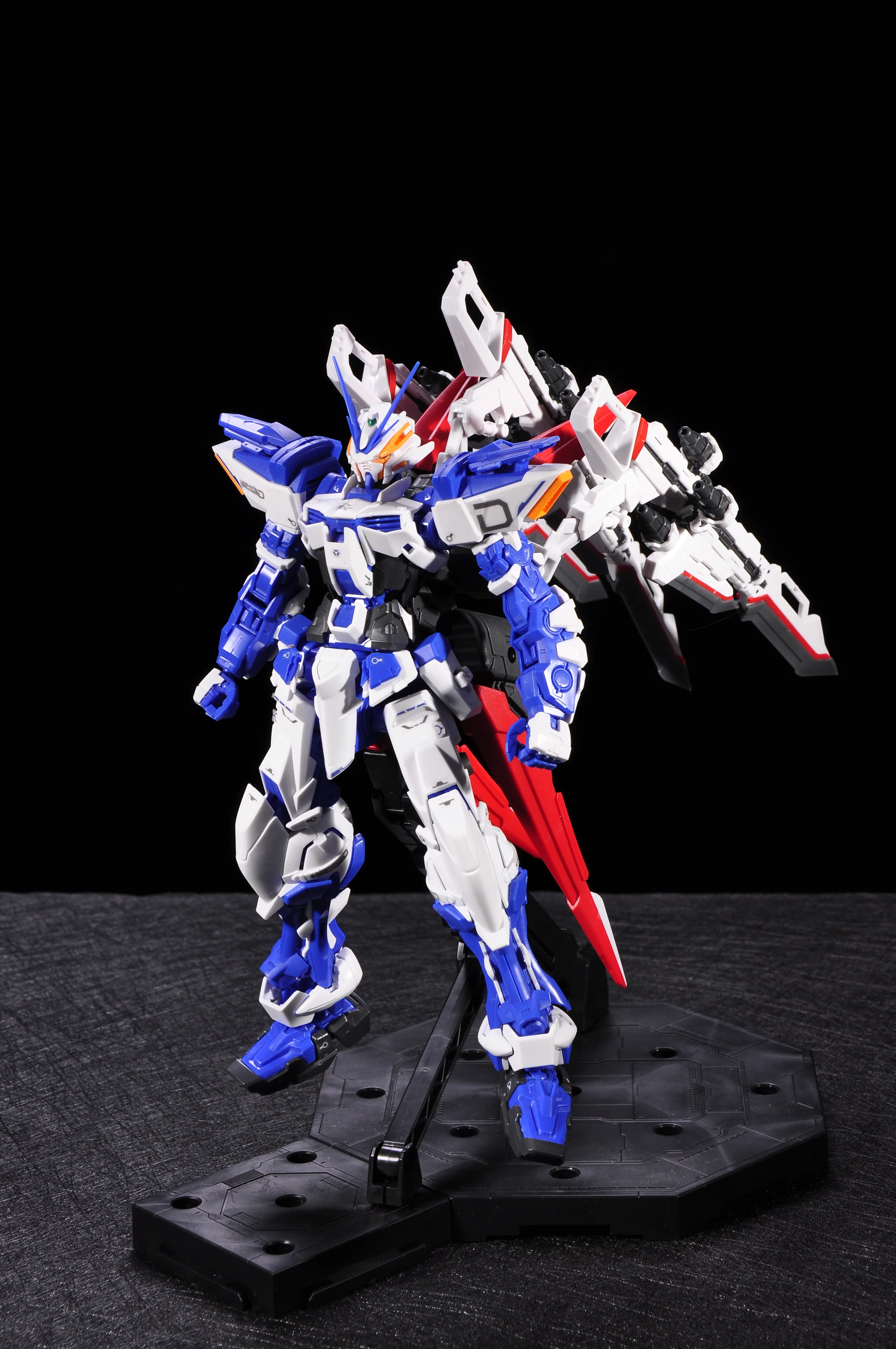 Effect Wing MG 1/100 Gundam Astray Red Frame/Blue Frame Flight Unit - Image 12
