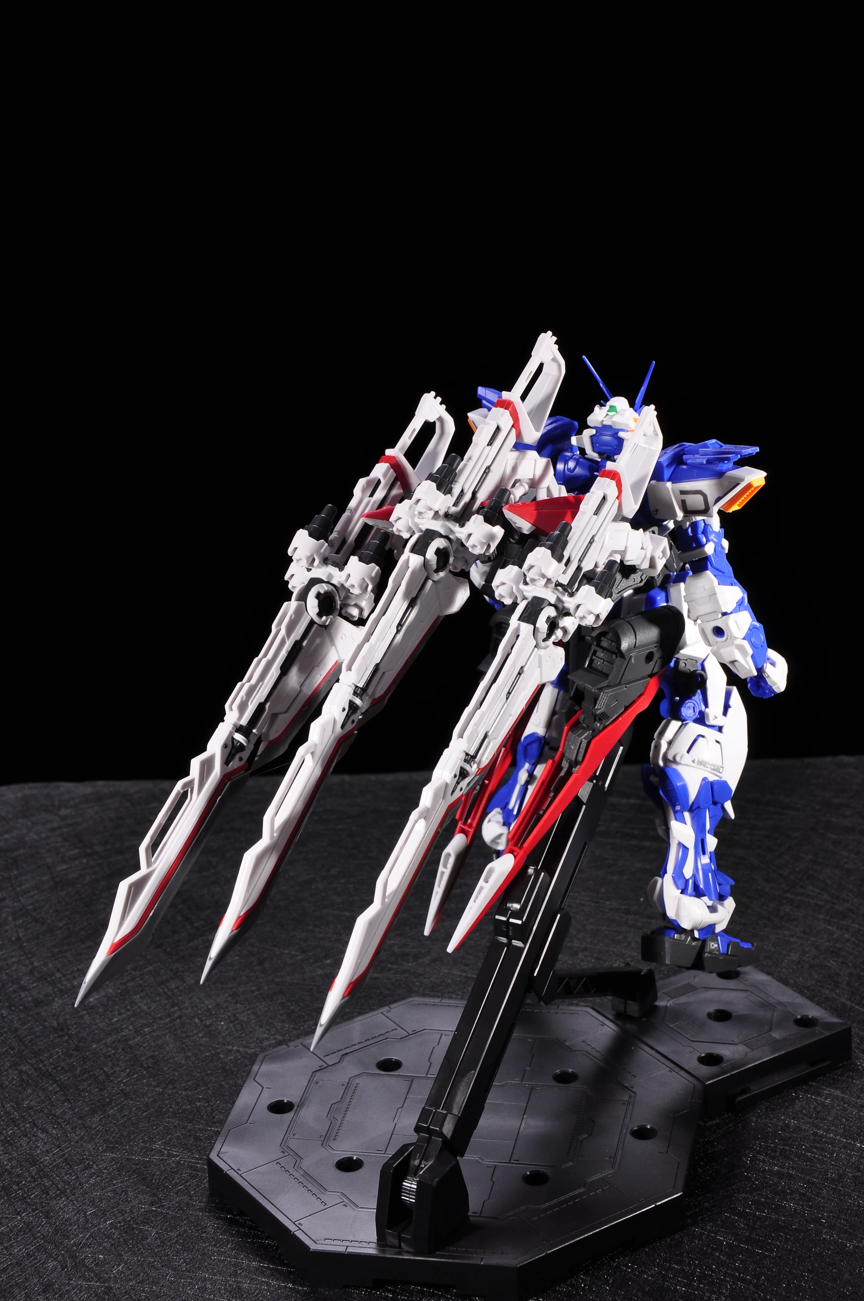 Effect Wing MG 1/100 Gundam Astray Red Frame/Blue Frame Flight Unit - Image 13