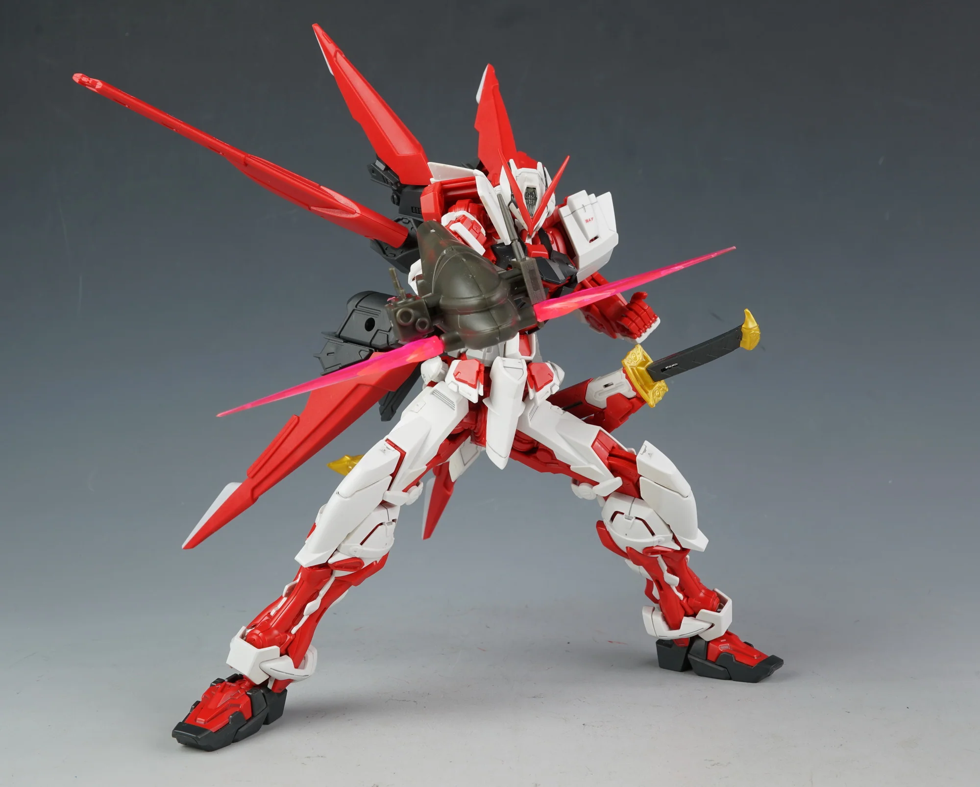 Effect Wing MG 1/100 Gundam Astray Red Frame/Blue Frame Flight Unit - Image 4