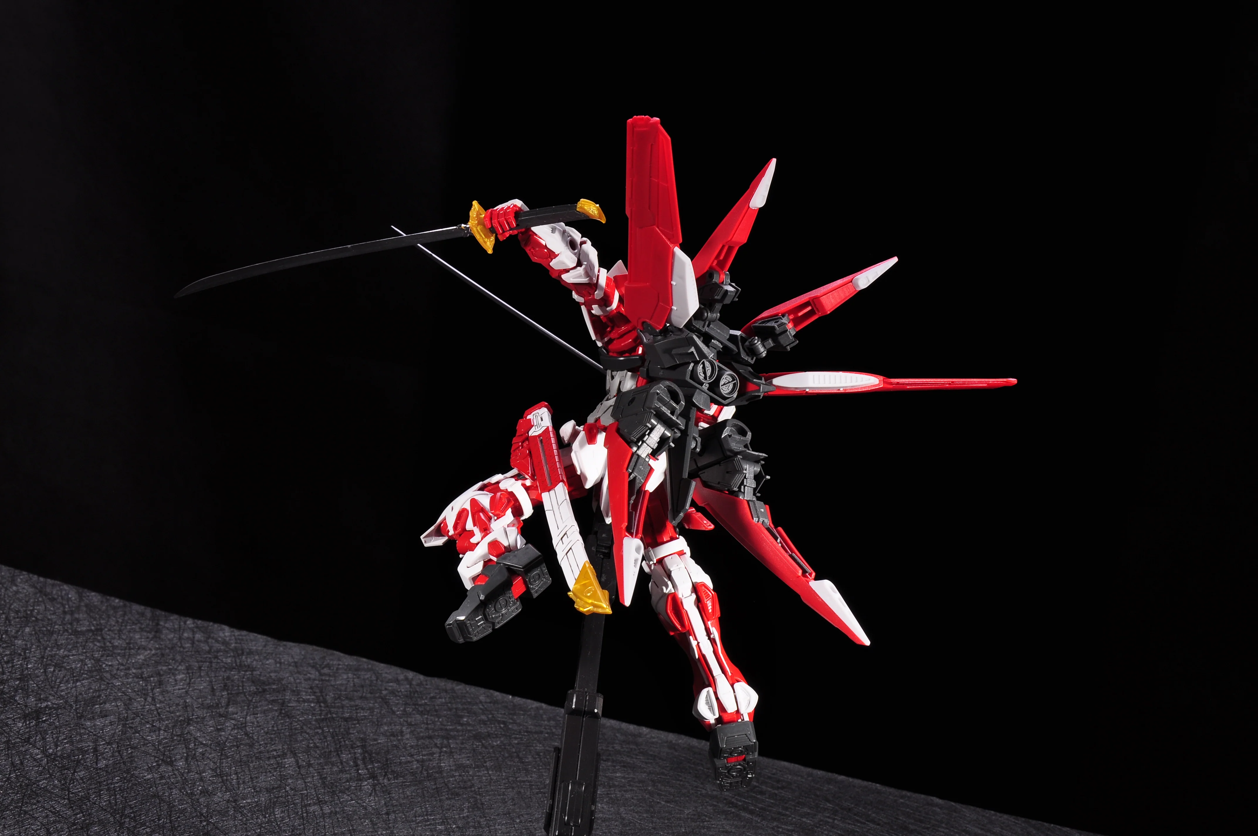 Effect Wing MG 1/100 Gundam Astray Red Frame/Blue Frame Flight Unit - Image 8