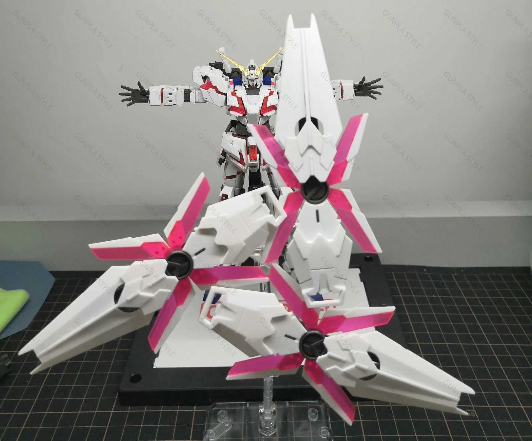 Effect Wing RG/HG 1/144 Unicorn/Banshee Tripe Shield Add On Pack - Image 4
